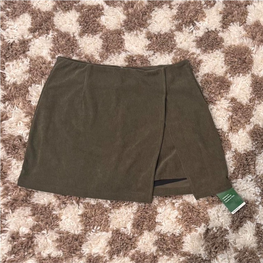 HALARA Olive Mini Skort